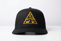 TRIANGULO DORADO SNAPBACK HAT | VIDA INFAME